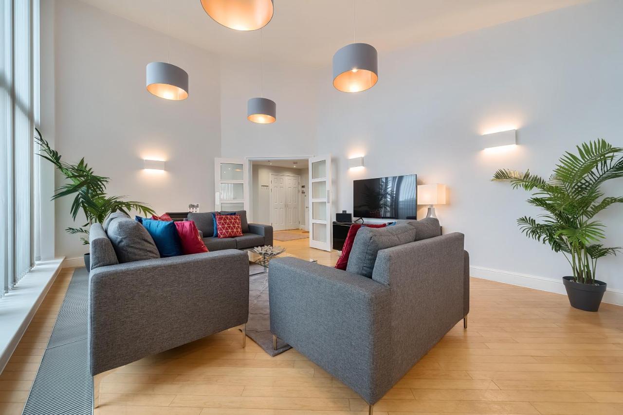 Roomspace Serviced - The Courtyard Penthouse * Londra