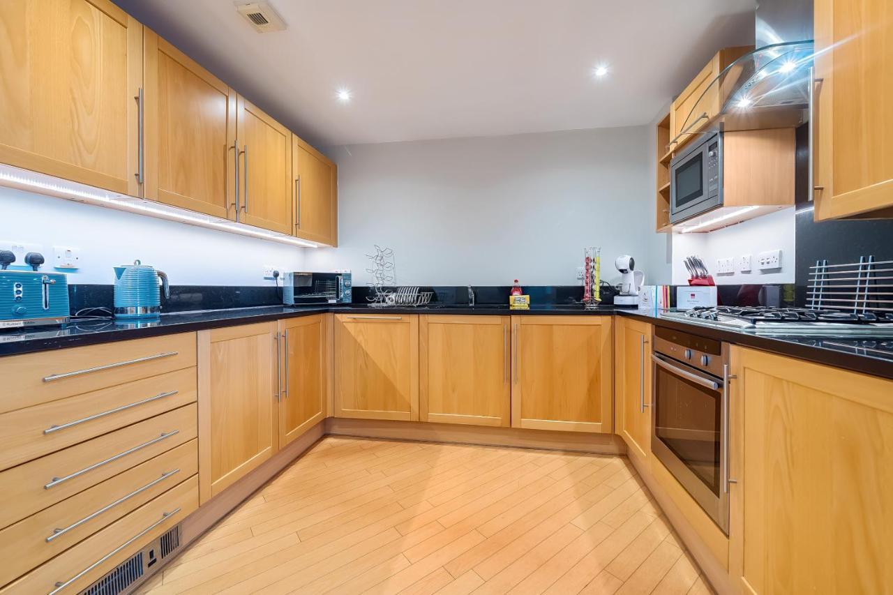 Roomspace Serviced - The Courtyard Penthouse * Londra