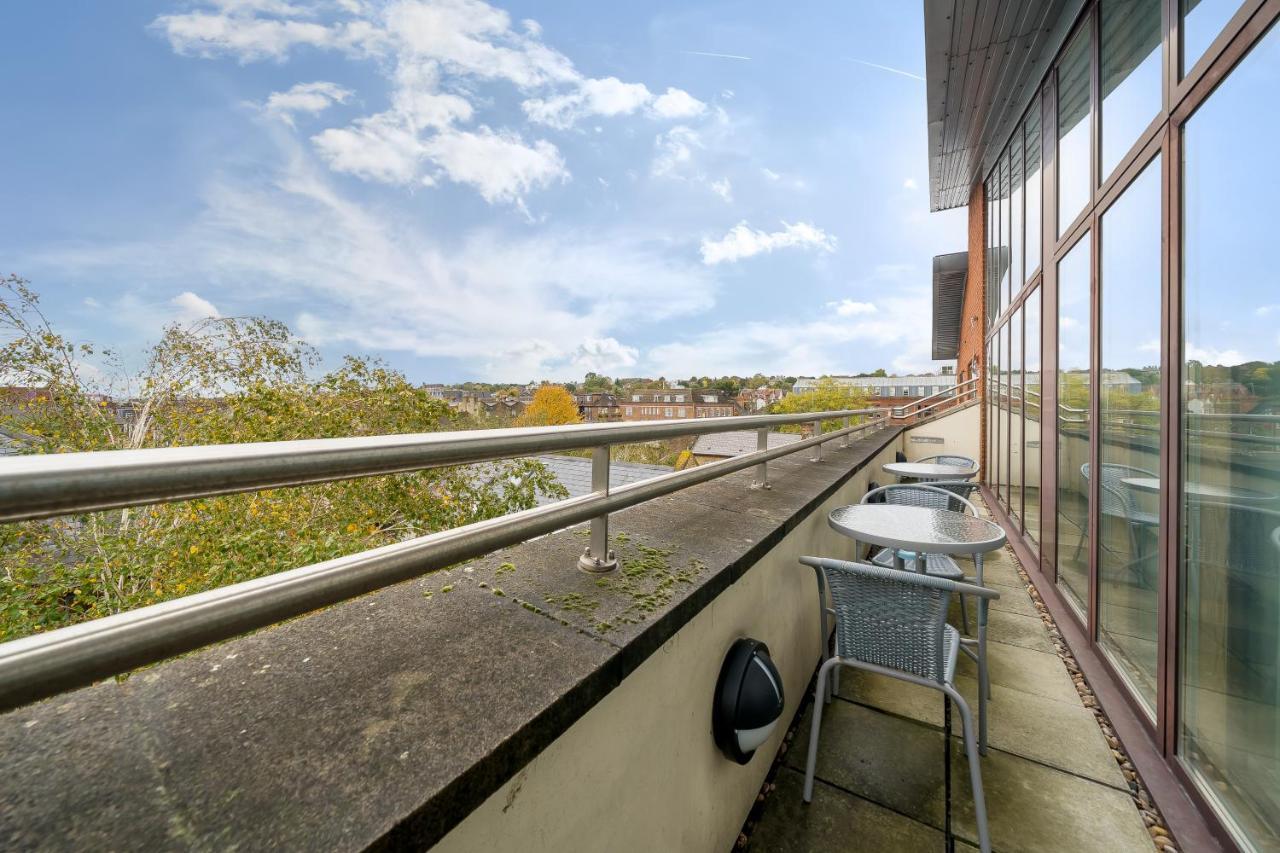 Roomspace Serviced - The Courtyard Penthouse Appartamento *