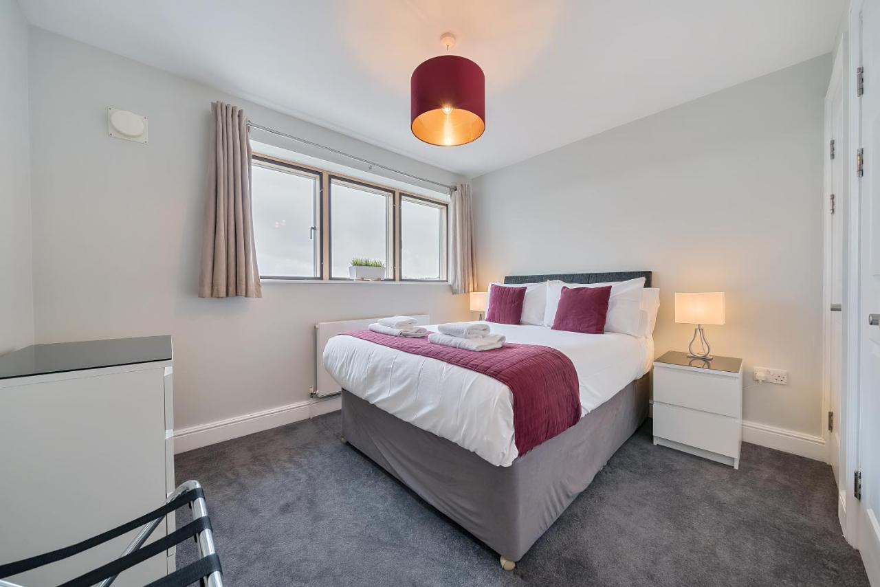 Roomspace Serviced - The Courtyard Penthouse * Londra